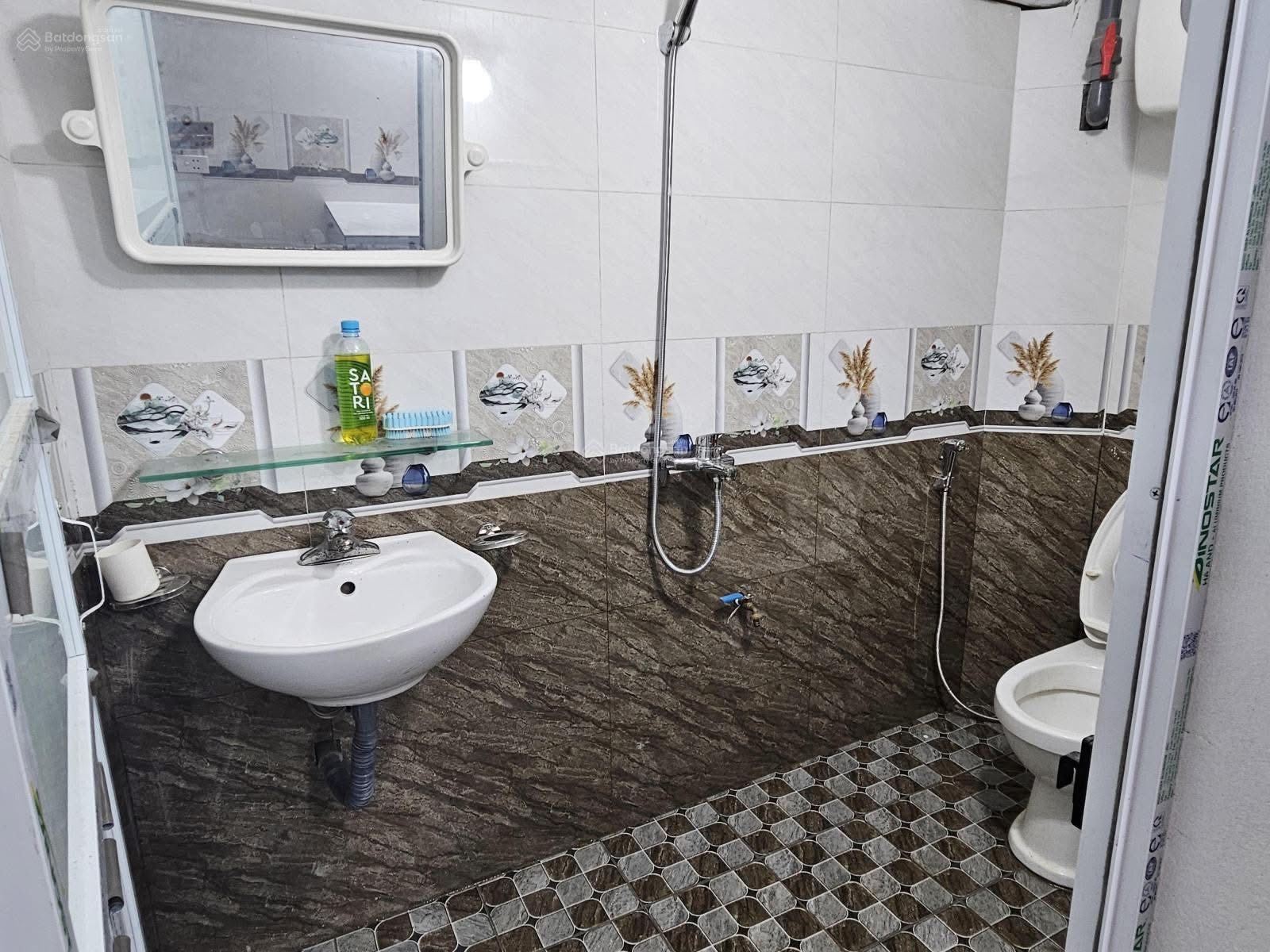 Thiết bị vệ sinh Viglacera tại nhà xưởng, văn phòng KCN Long Hậu, Đức Hòa