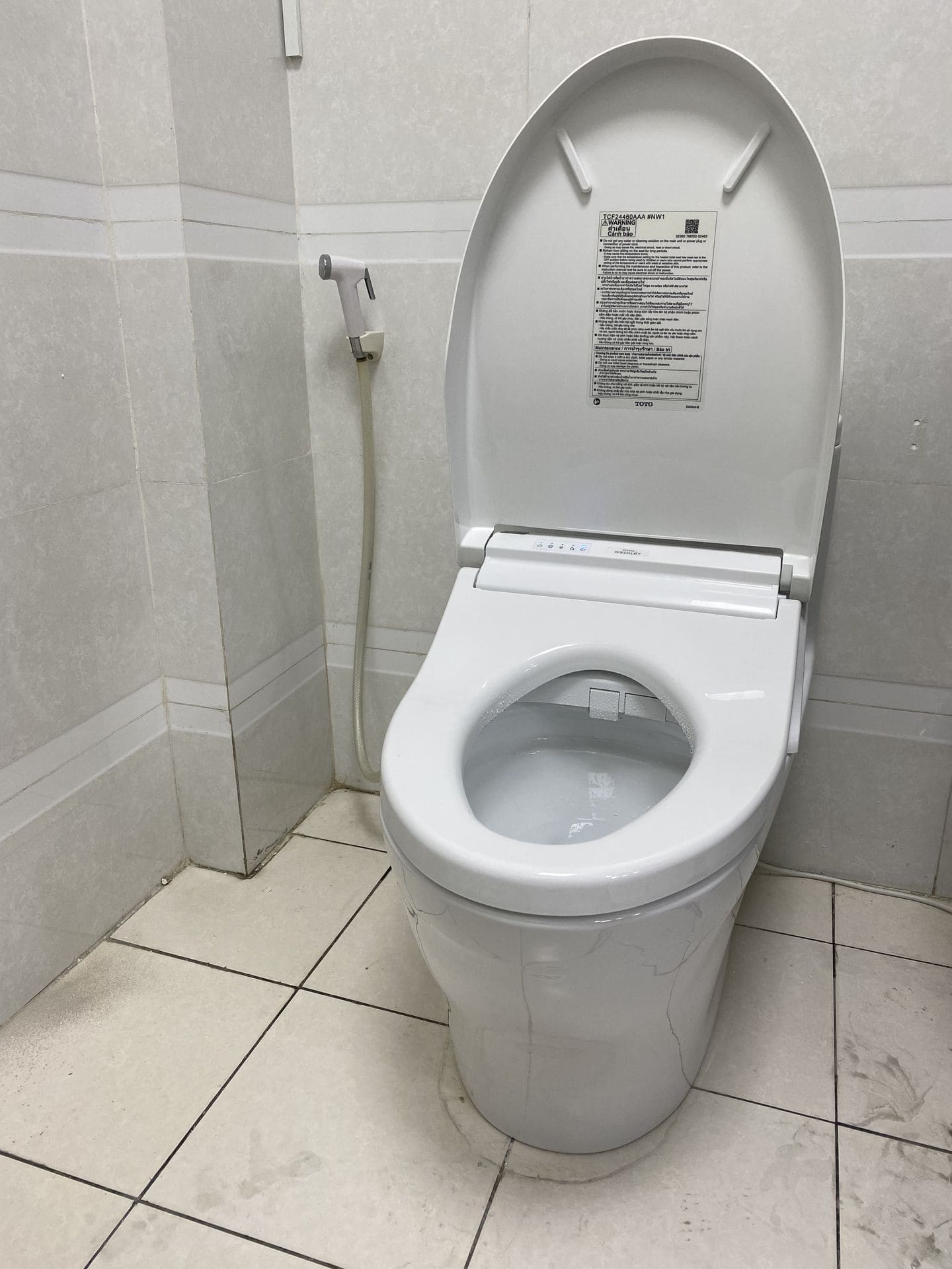 Bồn cầu điện tử TOTO tại khách sạn cao cấp TP Sơn La