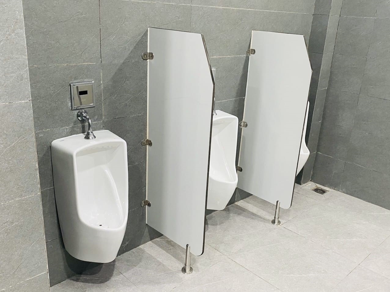 Bồn tiểu inax tại nhà công vụ, trường học tại Bắc Yên, Sốp Cộp, Quỳnh Nhai