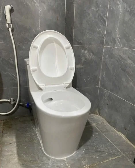 Bồn cầu V823 Viglacera tại nhà phố tại TP. Tây Ninh, Hòa Thành