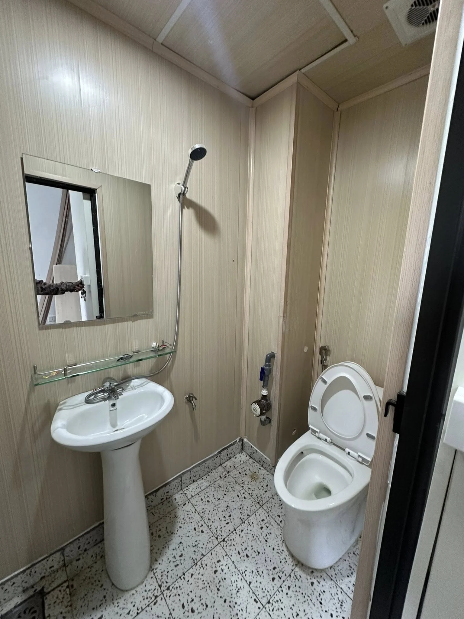 Thiết bị vệ sinh Inax tại nhà trọ, căn hộ cho công nhân tại Gò Dầu, Bến Cầu