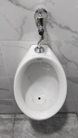 Bồn tiểu nam inax tại homestay, khách sạn tại Thuận An, Lăng Cô