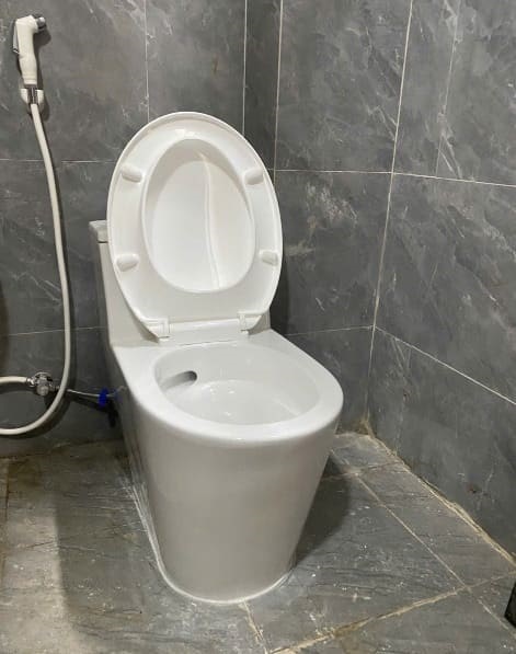 Bồn cầu Viglacera V823 tại nhà phố, nhà dân tại Yên Lạc, Lập Thạch, Vĩnh Tường