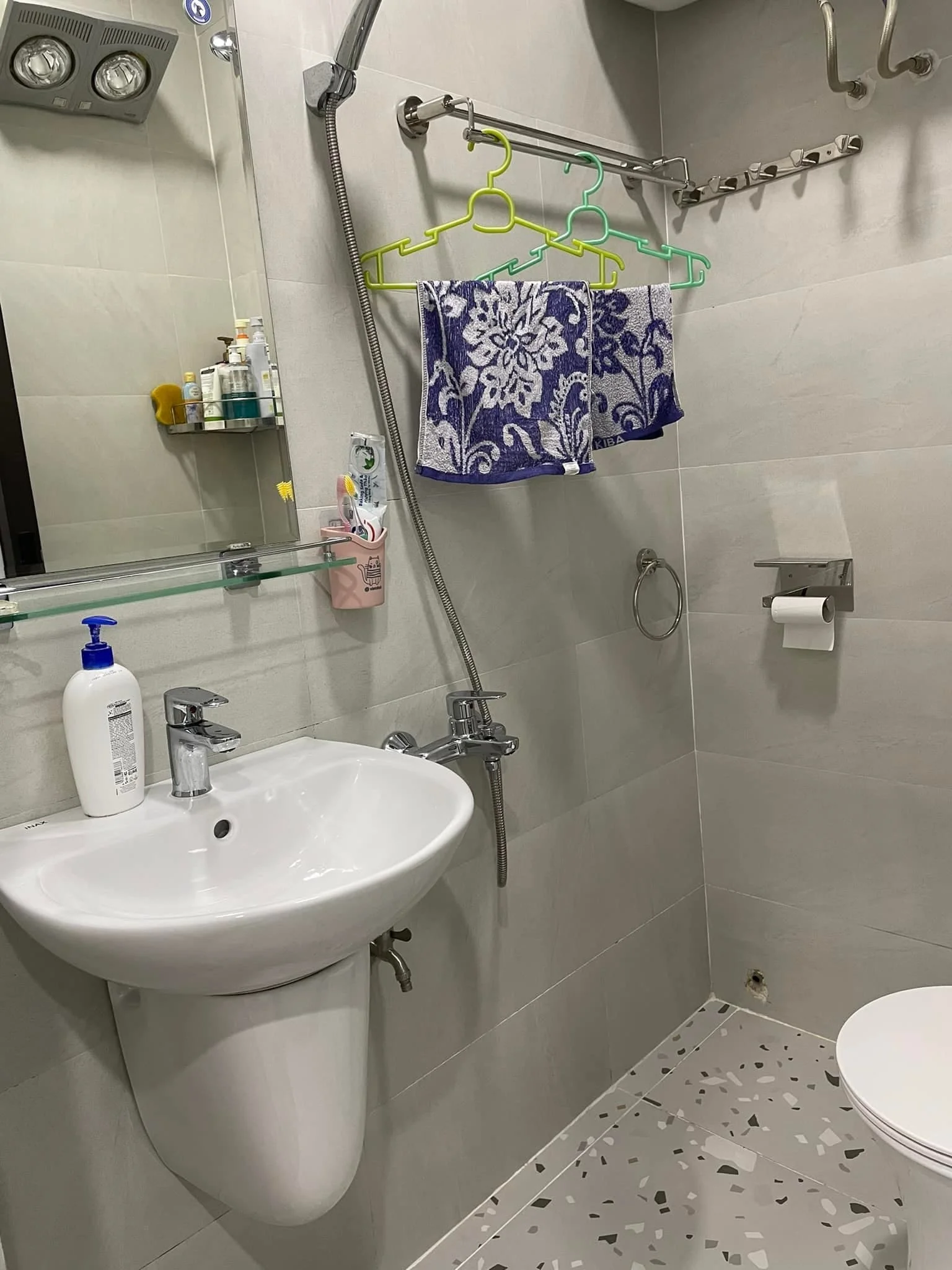 Thiết bị vệ sinh Viglacera tại nhà dân tại khu chợ mới, thoại sơn