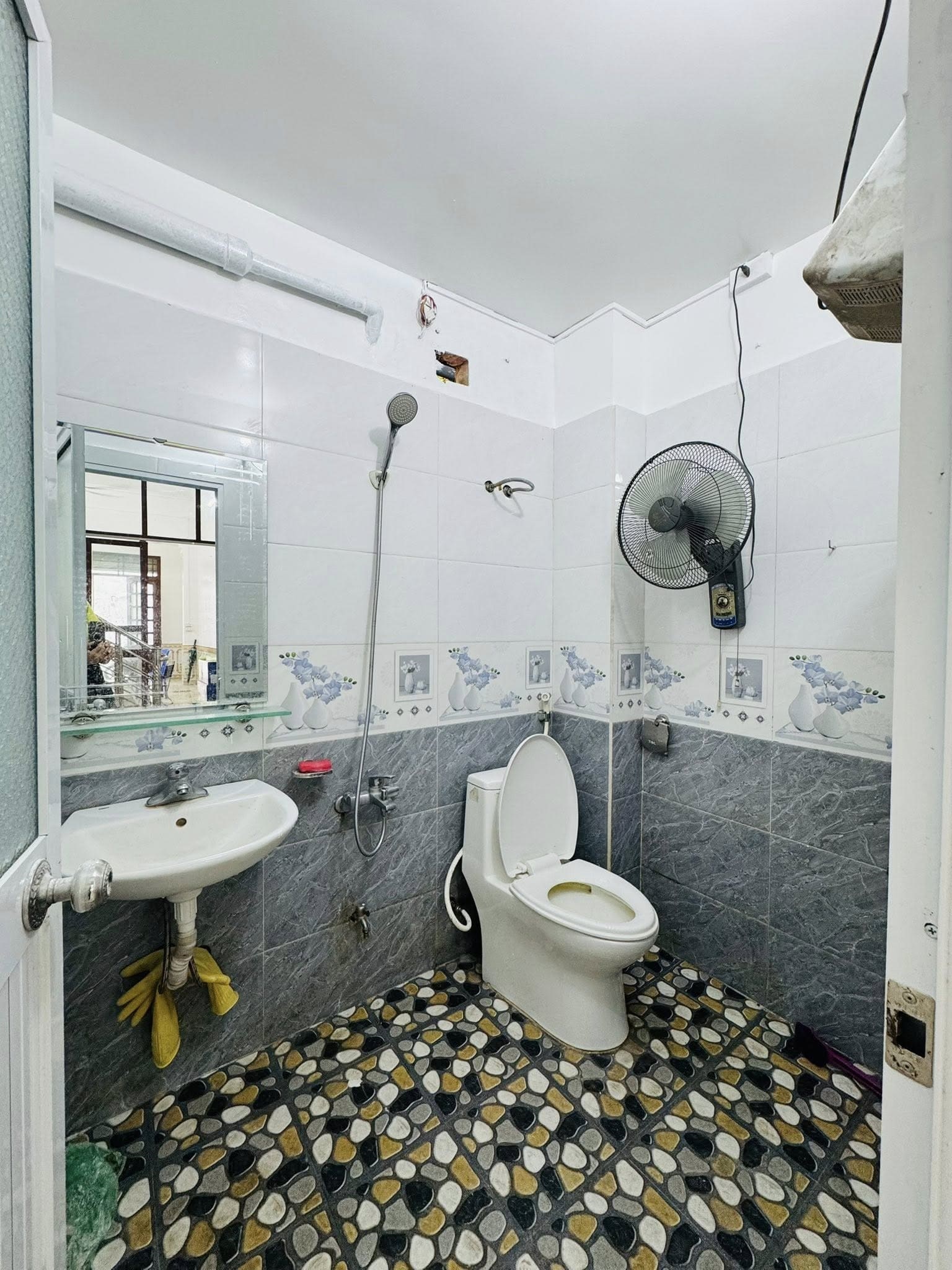 Thiết bị vệ sinh tại nhà dân tại Hớn Quản, Lộc Ninh, Bù Đăng