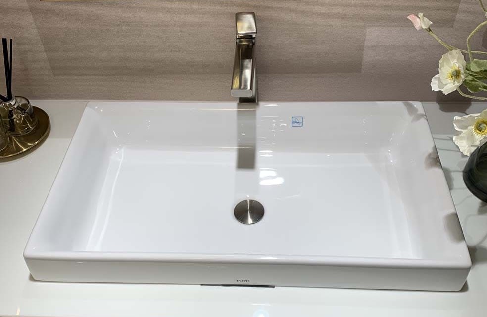 Chậu Rửa Mặt Đặt Bàn Lavabo TOTO LT1717#XW 