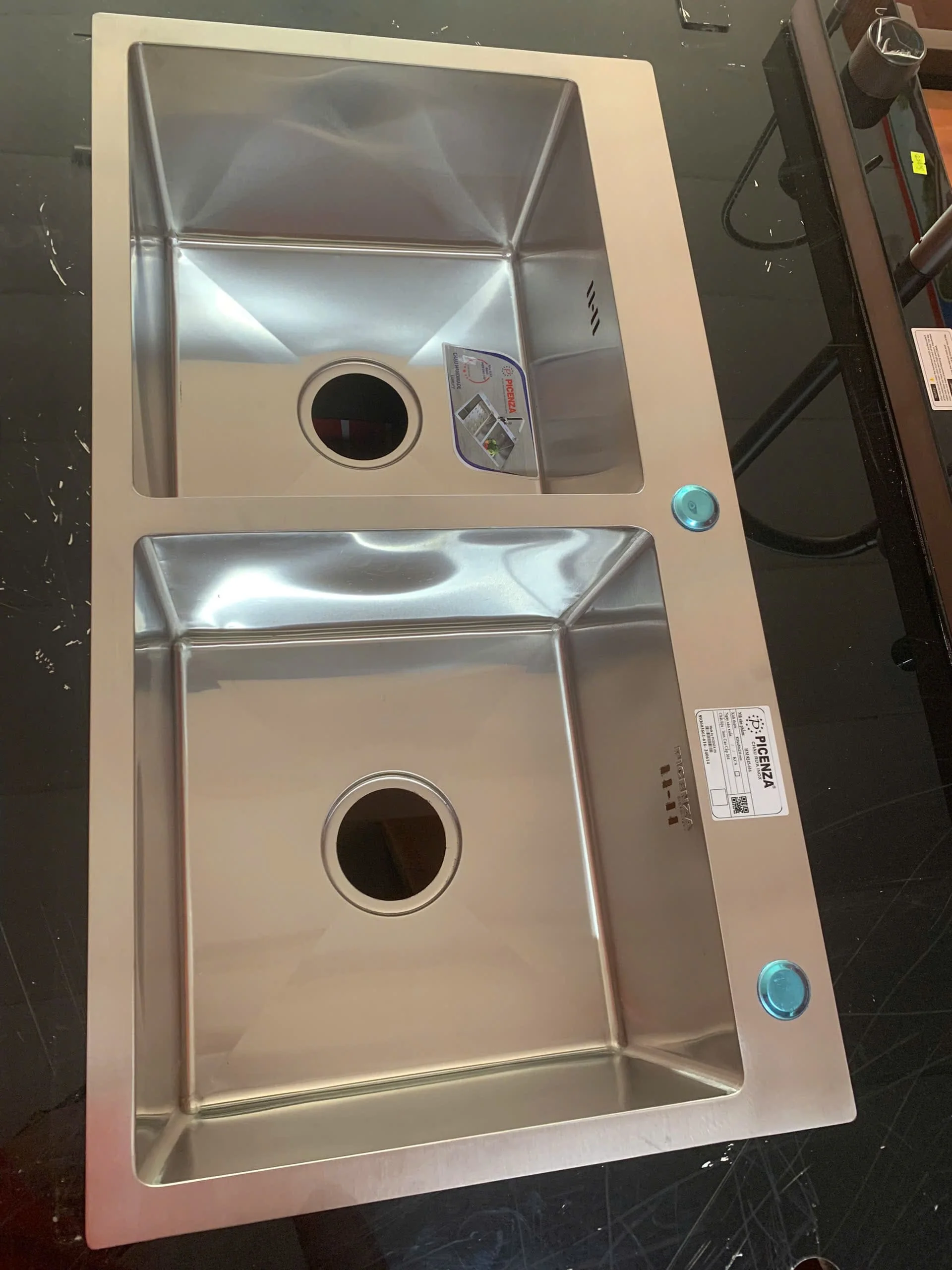 Chậu rửa bát 2 hố cân Picenza HM 8245-616