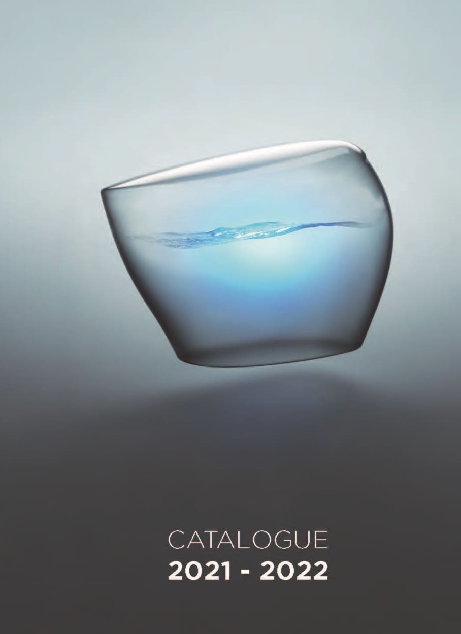 Trang bìa catalogue thiết bị vệ sinh Toto 2022