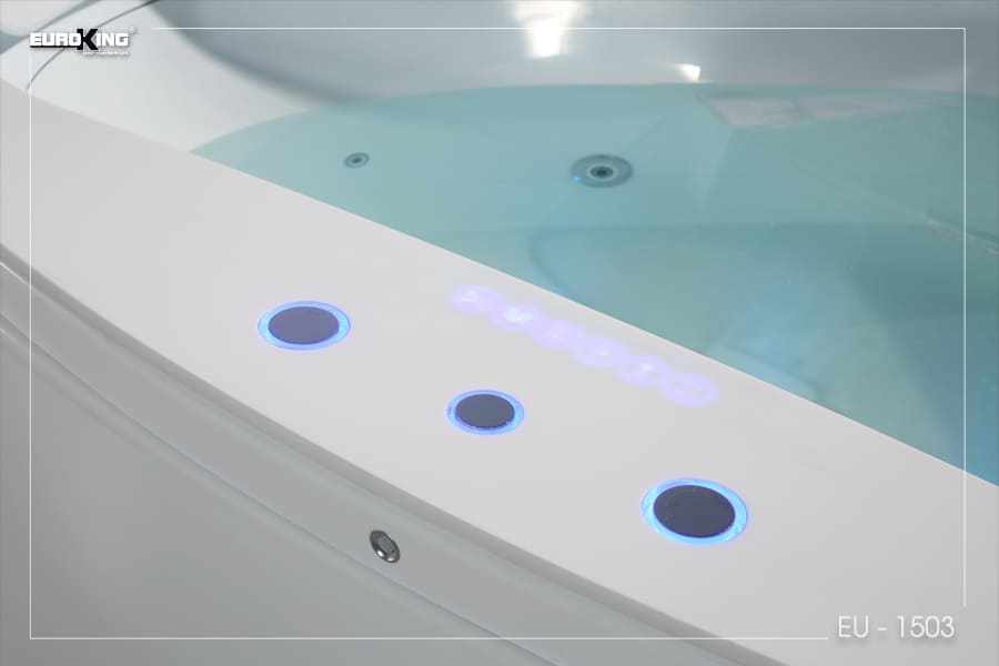 Bảng điều khiển cảm ứng của bồn tắm massage EU-1503.