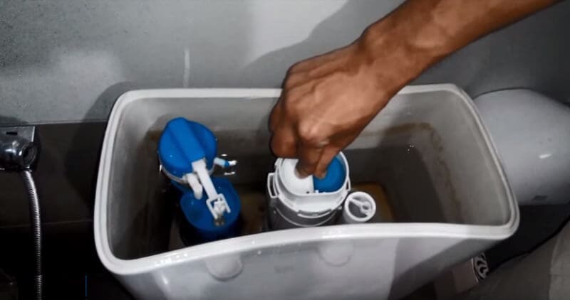 Bồn cầu bị rò rỉ nước