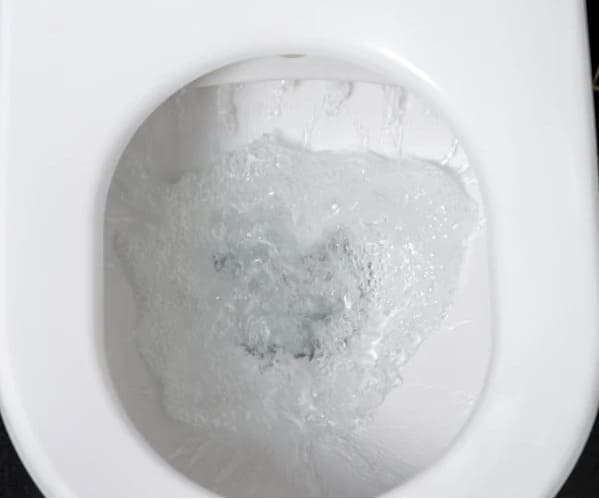 Bồn cầu chảy nước liên tục