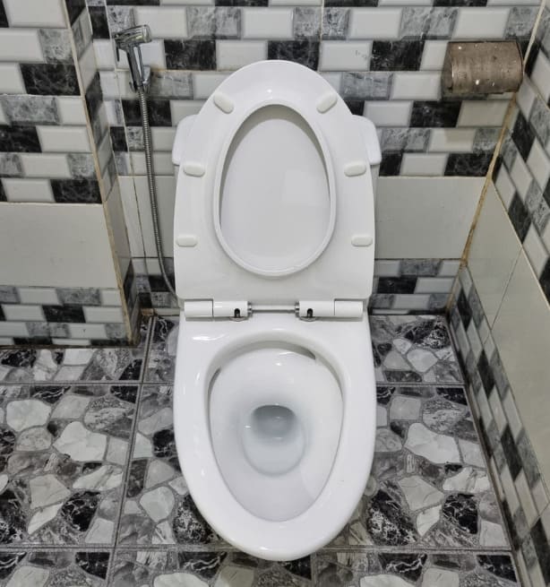 Bồn cầu Inax AC-919 tại nhà khách