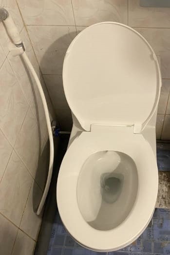 Bồn cầu Viglacera V823 xả nước mạnh mẽ  