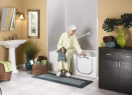 Bôn tắm cho người khuyết tật