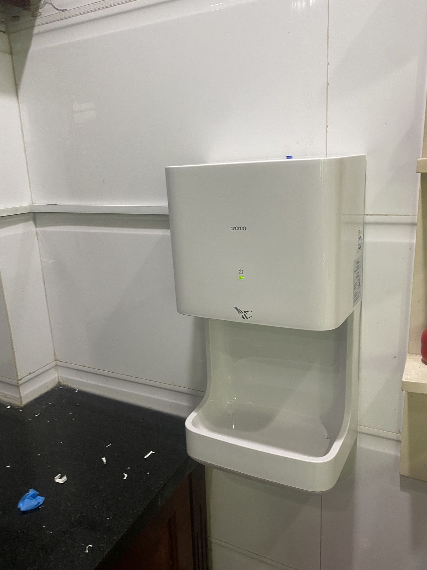 Cách sử dụng máy sấy tay tiết kiệm điện