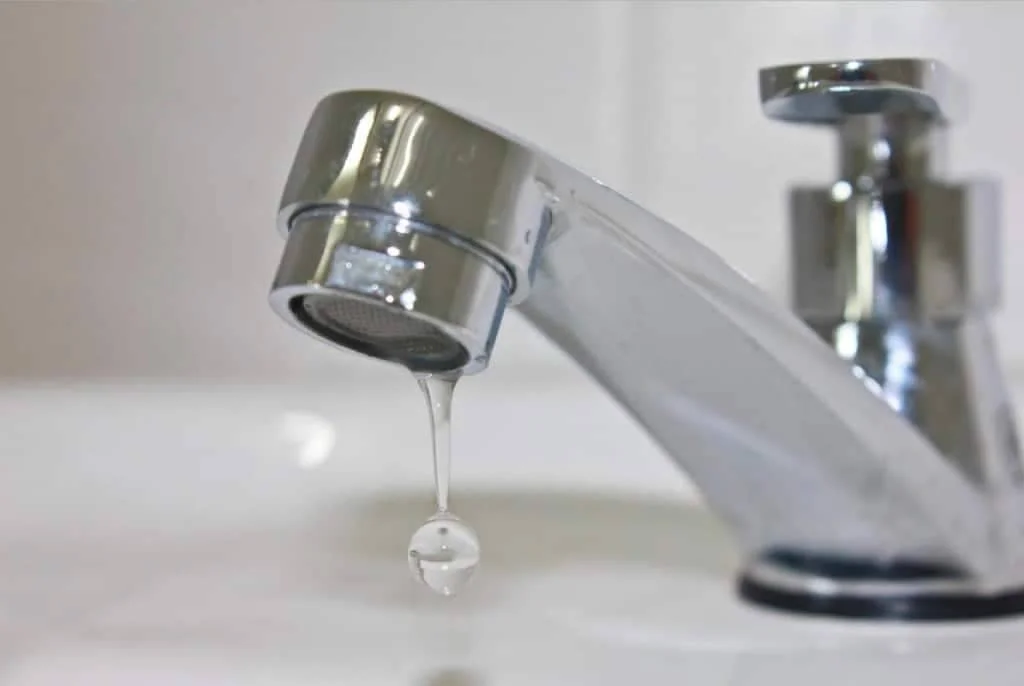 vòi nước bị rỉ nước tại nhà