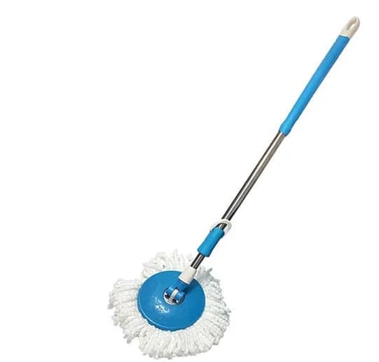 Thông bồn cầu bị nghẹt bằng cây lau nhà