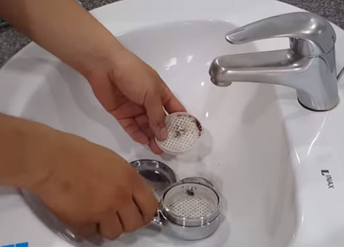  Cách vệ sinh từng loại thiết bị vệ sinh hiệu quả