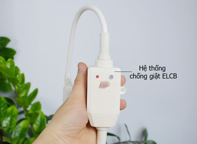 cau-giao-chong-giat-binh-nong-lanh-ariston