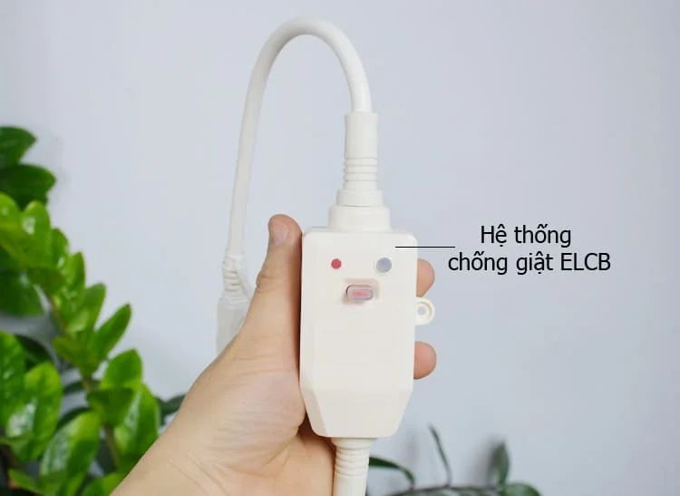 cau-giao-chong-giat-binh-nong-lanh-ariston