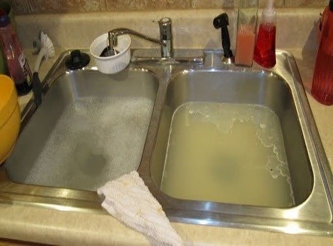 Chậu rửa bát thoát nước chậm
