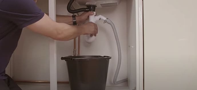 Chậu rửa bát bị rỉ nước do xi phong