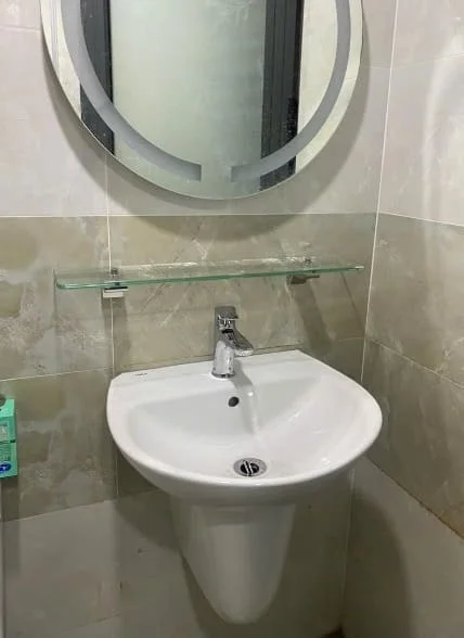Chậu treo tường Inax L-285V hình ảnh thực tế do khách hàng gửi