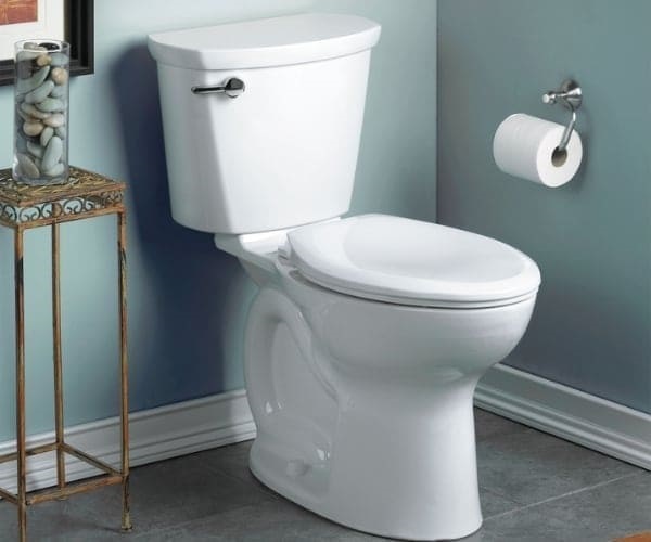  Đóng nắp bồn cầu trước khi xả nước