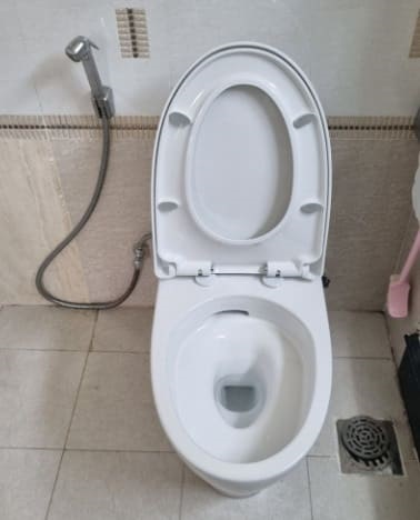 Hình ảnh bồn cầu Inax AC-989 lắp đặt tại nhà khách hàng