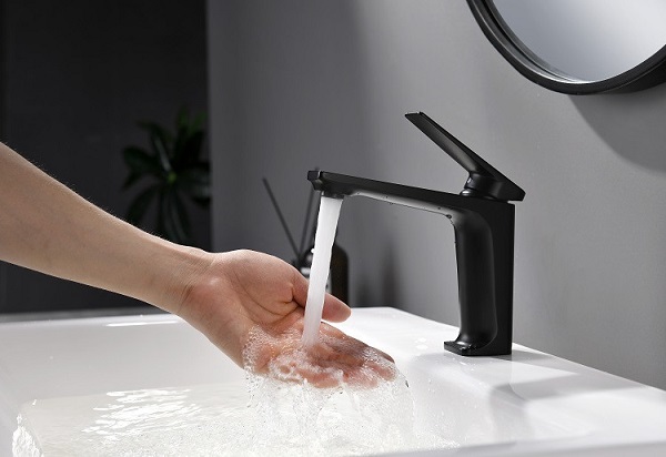 Cách phối hợp vòi lavabo màu đen hài hòa không gian 6.1. Với chậu rửa
