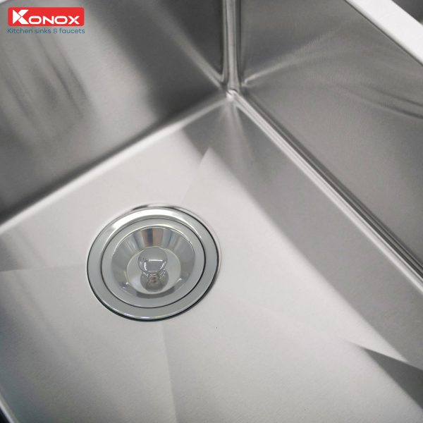 Không sử dụng các vật dụng nhọn để vệ sinh chậu