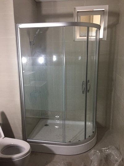 kinh nghiệm chọn phòng tắm đứng dưới 10 triệu