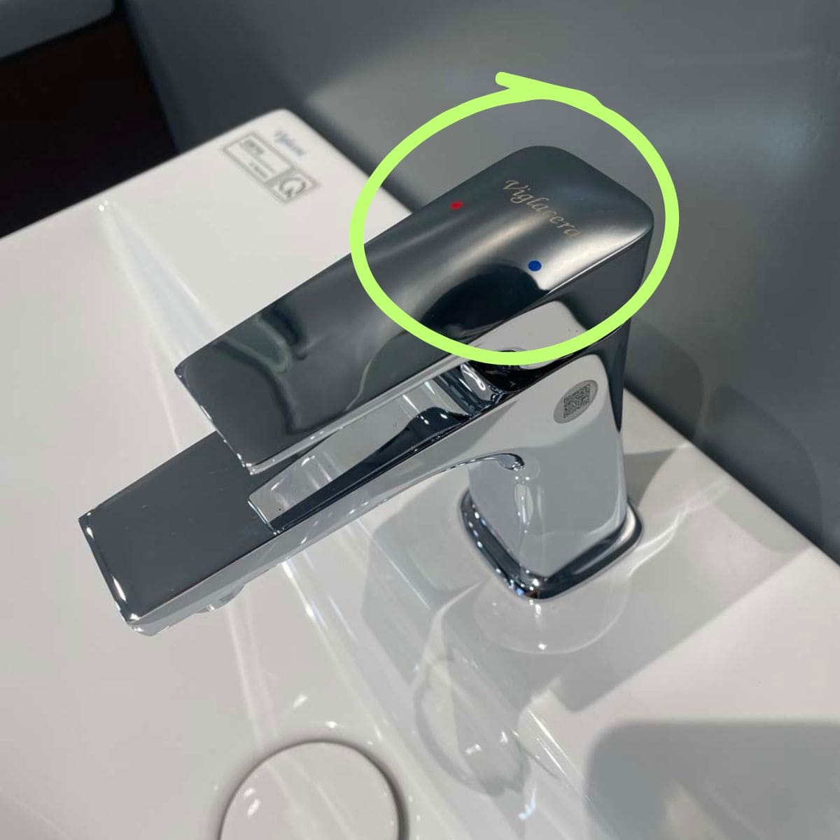 Kiểm tra logo và thương hiệu