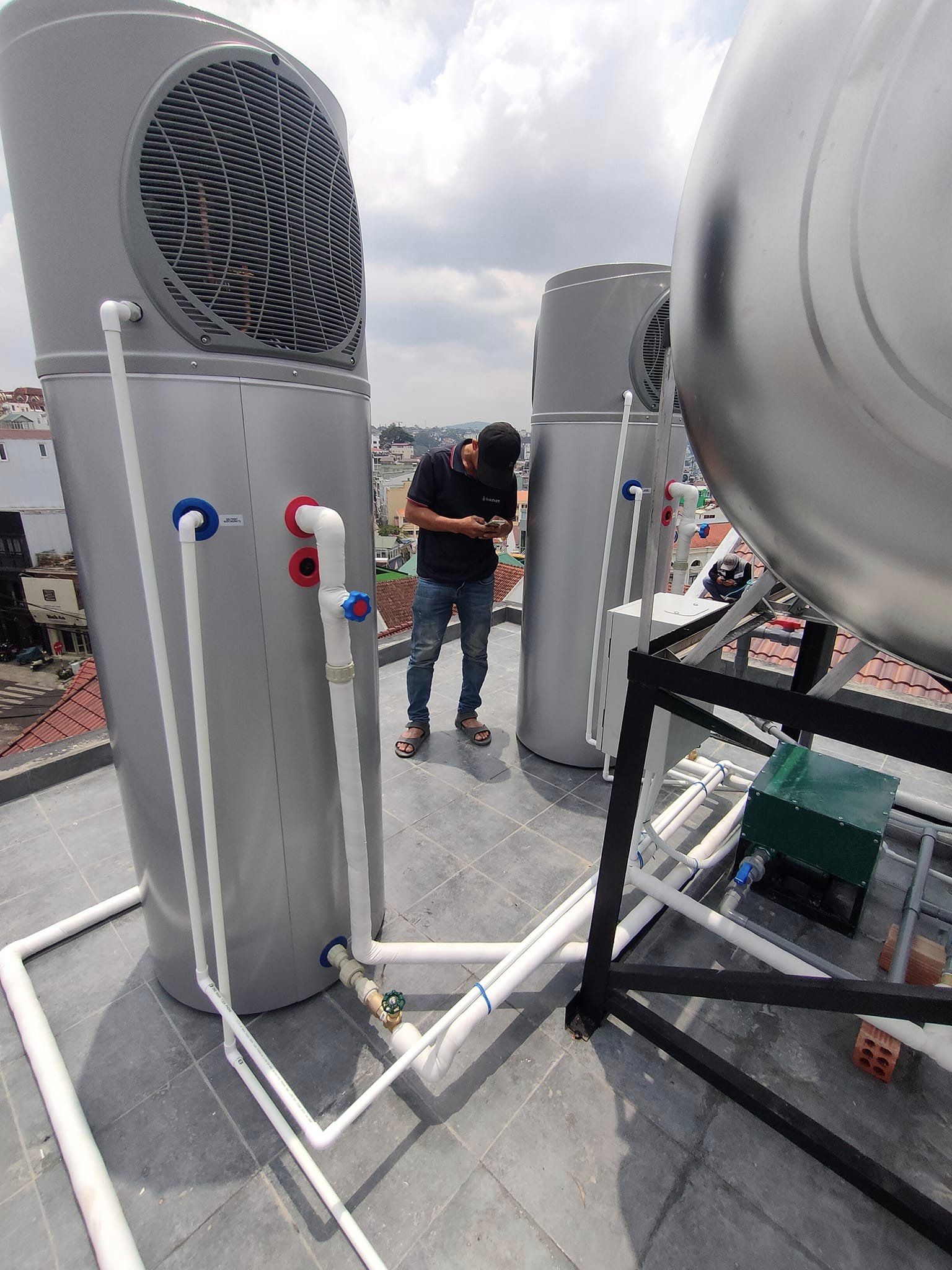 Máy bơm nhiệt Solahart lắp đặt