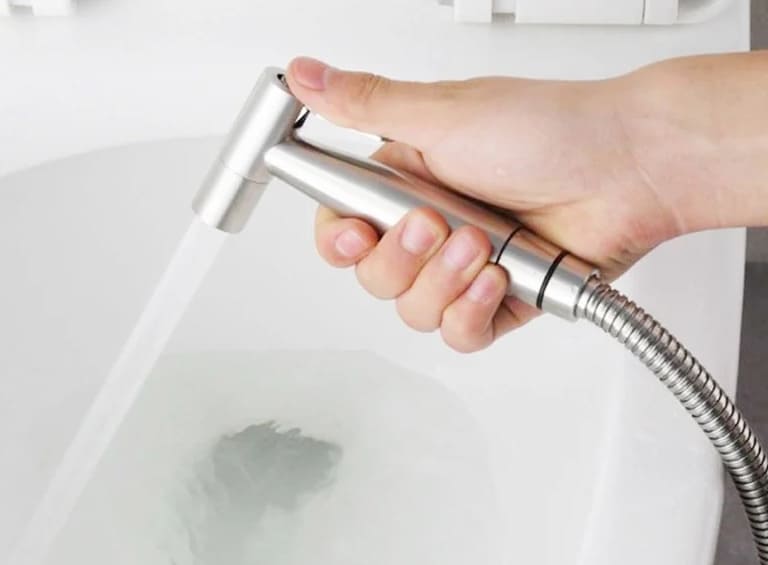 Mẹo phòng tránh sự cố vòi xịt vệ sinh