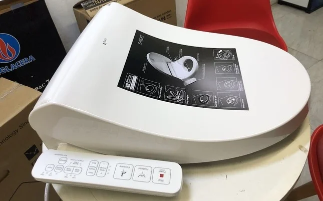 Nắp bồn cầu điện tử inax CW-H18VN