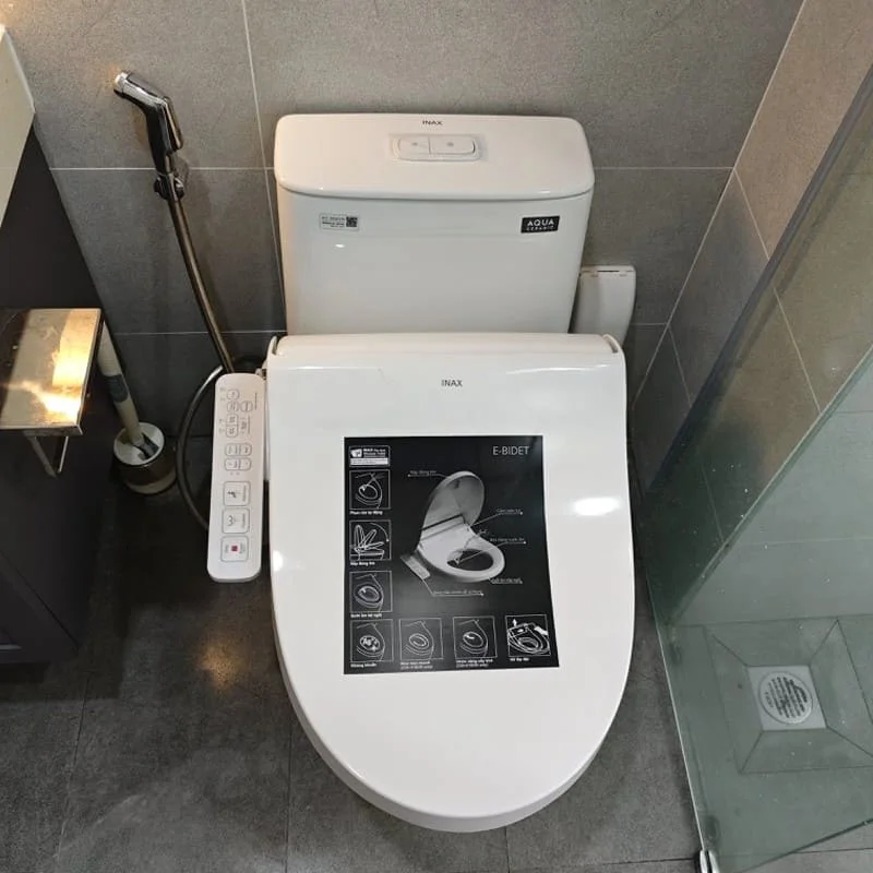 Nắp Inax CW-H18VN/BW1 lắp được cho bồn cầu nào?