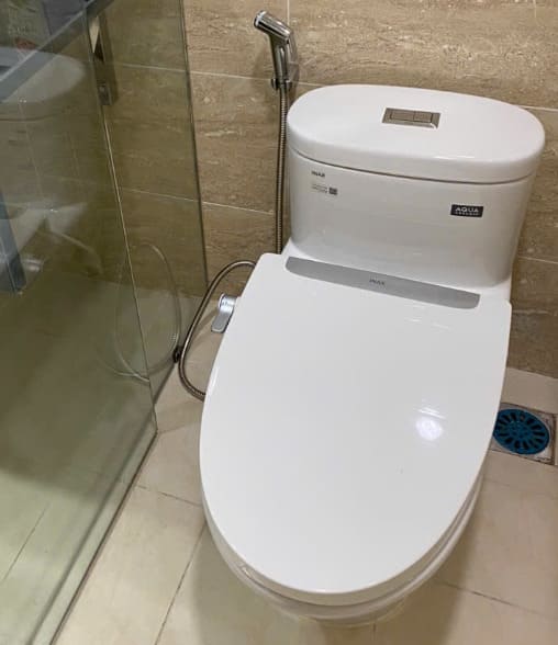 Nắp rửa cơ Inax S32VN tại nhà khách hàng