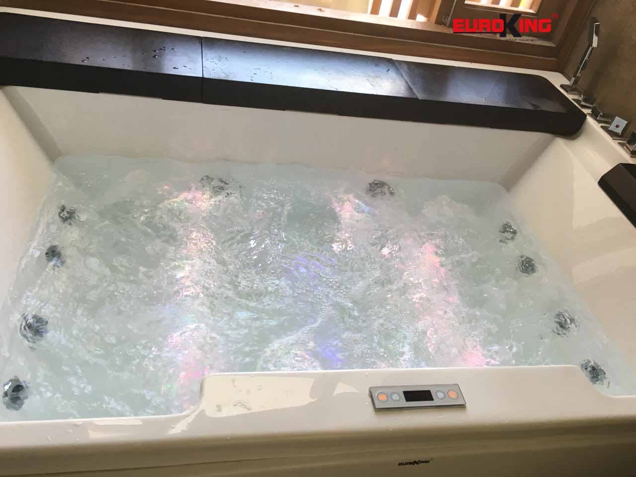 Bồn tắm MASSAGE Euroking EU–1102A