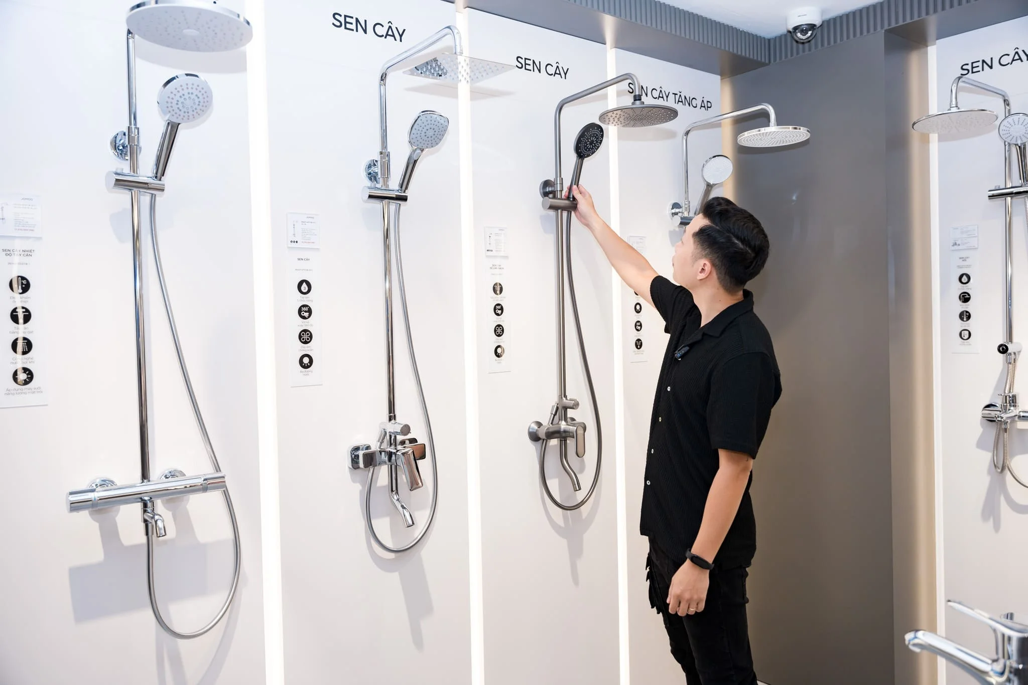 Sen tắm Jomoo thiết kế tinh tế hiện đại 