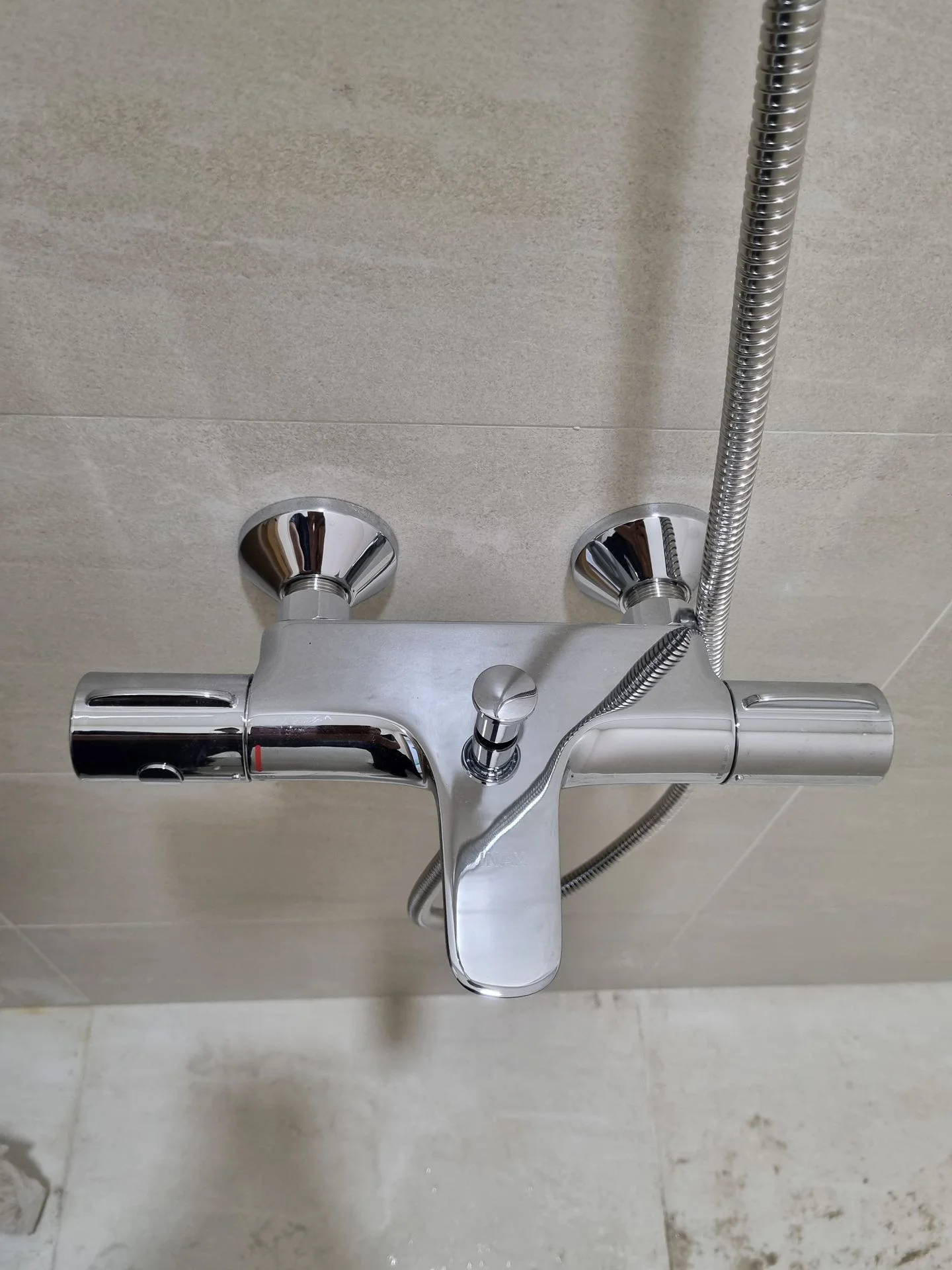 sen tắm nhiệt độ inax tại nhà khách hàng