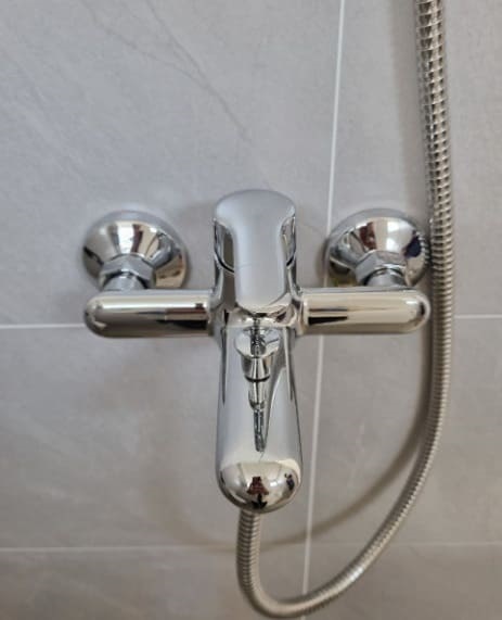 sen tắm toto thưc tế tại nhà khách hàng