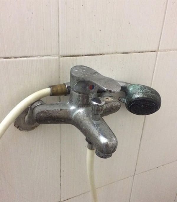 Sen vòi bì bong tróc, hoen gỉ lớp mạ