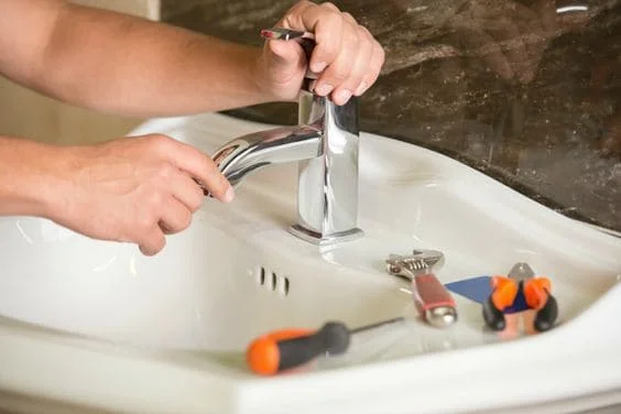 Lắp vòi rửa mặt