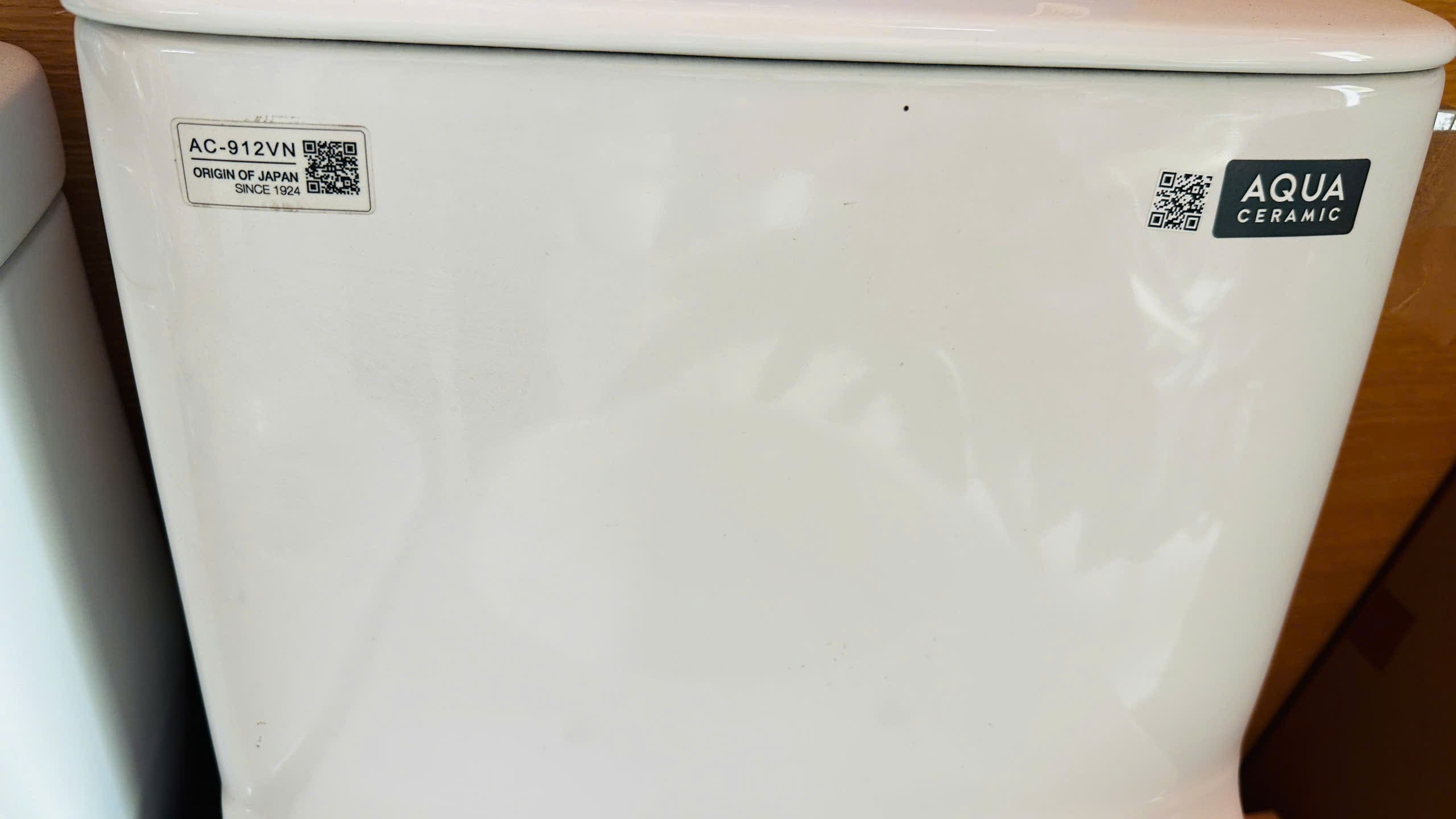 Tem mác mã vạch bồn cầu chính hãng inax 