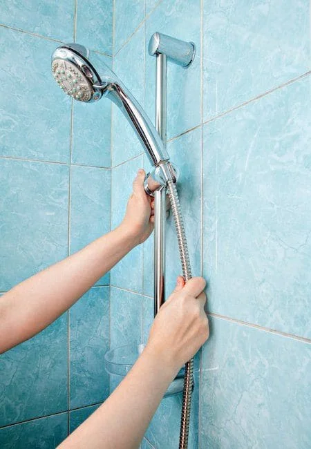 Thay mới sen tắm