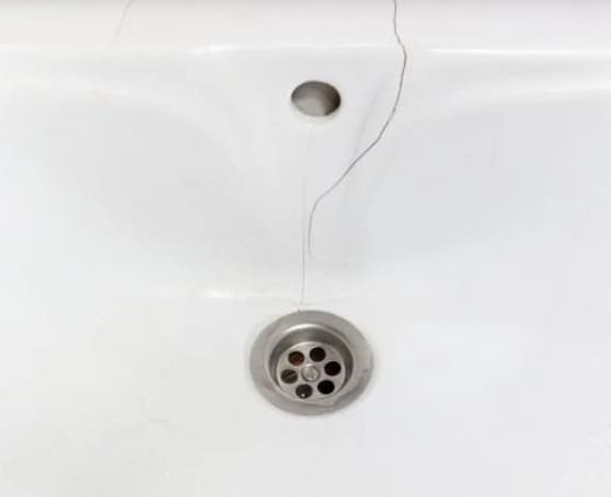 Thiết bị vệ sinh xuất hiện các vết nứt