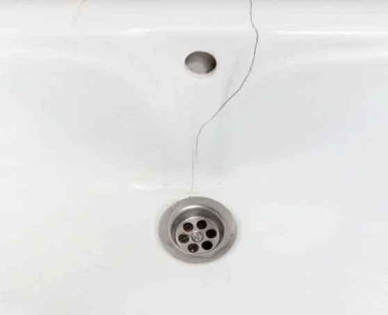Thiết bị vệ sinh xuất hiện các vết nứt