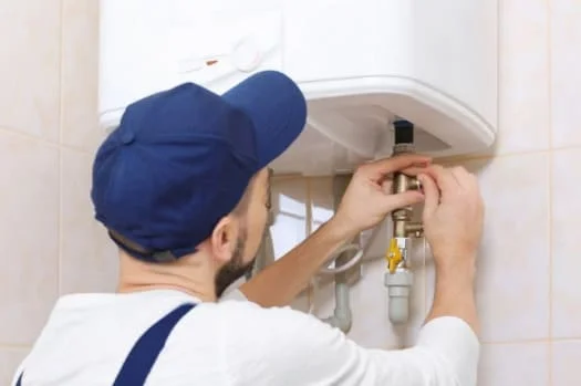 Vệ sinh bình nóng lạnh định kỳ 