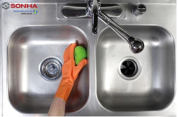 Vệ sinh chậu rửa bát 2 hố